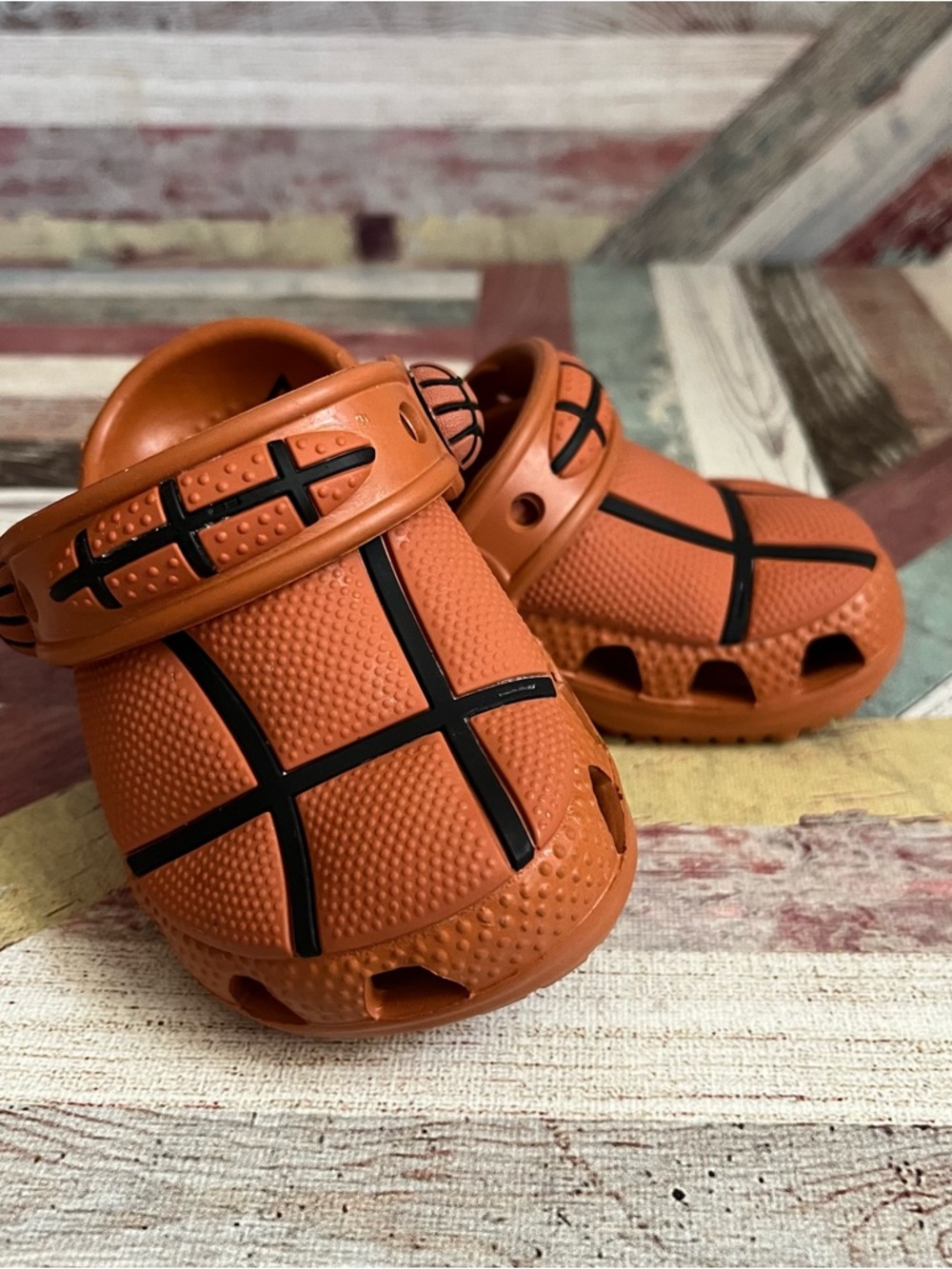 Crocs Classic Basketball Toddler Clog Sandals Shoes Vegan EUC Orange/Black SZ C4